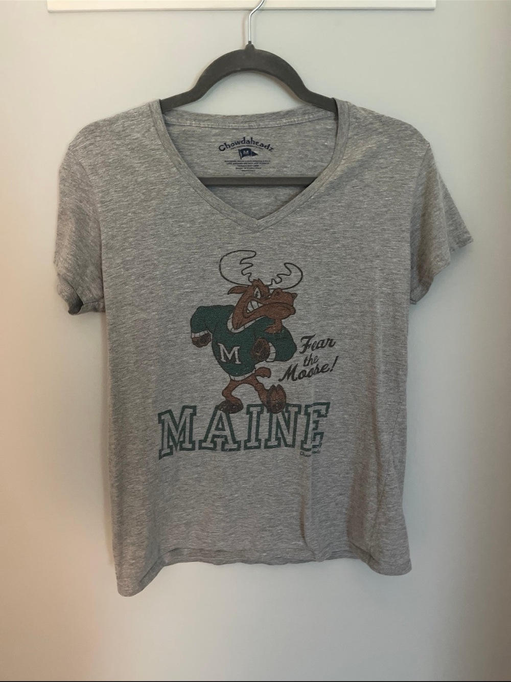Chowdahhead Women's Gray 'Maine' Moose V-Neck Tee